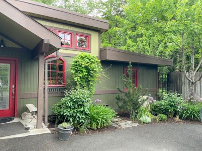 cyr photo studio outside